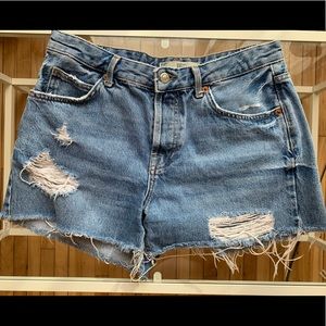 🟥SOLD🟥 Topshop - Cut off distressed denim shorts